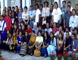 ေ႐ြး​ေကာက္ပြဲ ​ေအာင္နိုင္​ေရး​ ​ေတး​စီး​ရီး​အတြက္ ​ေဒၚ​ေအာင္ဆန္း​စုၾကည္နွင့္​ အနုပညာ႐ွင္မ်ား​ေတြ့​ဆံု