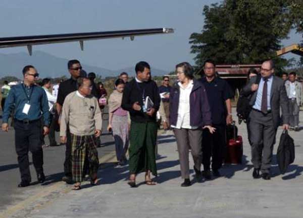 မစၥယန္ဟီးလီႏွင့္ ကခ်င္ႏွစ္ခ်င္းရစ္ယာန္အဖြဲ႔ခ်ဳပ္ သီးသန္႔ေတြ႔ဆံု
