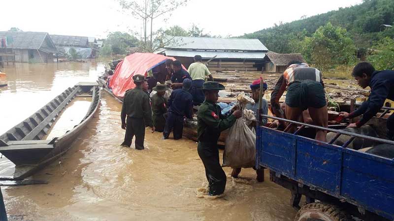 တနသၤာရီတြင္ ေရႀကီးေနသျဖင့္ ျပည္သူ ၃၀၀ ေက်ာ္ကို ေဘးလြတ္ရာ ေရႊ႕ေျပာင္း