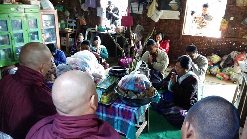သတင္းေထာက္ ကိုစိုးမိုးထြန္း၏ ၁ လျပည့္ ဆြမ္းကပ္အလႉျပဳလုပ္ (သတင္းဓာတ္ပံု)