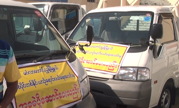 ခရီးသြားမ်ားအဆင္ေျပေစရန္ ကိုယ္ပိုင္ယာဥ္ႏွင့္ အငွားယာဥ္တခ်ဳိ႕ အခမဲ့ေျပးဆြဲေပးေန