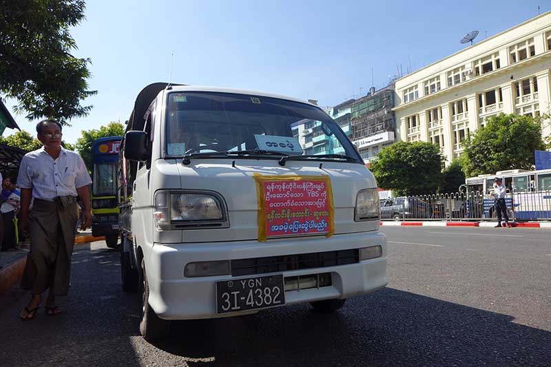 ခရီးသည္စုၿပံဳေနသည့္ အခ်ိန္မ်ားတြင္သာ အခမဲ့ယာဥ္မ်ား ေျပးဆြဲေပးရန္ ေမတၱာရပ္ခံ