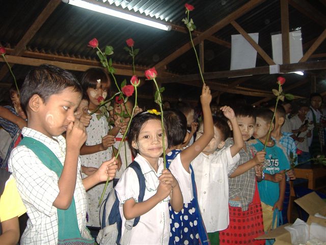 ပုဂၢလိက​ေက်ာင္း ​ဥပ​ေဒ အစိုး​ရျပဌာန္း​​၊​​ နိုင္ငံ​ေရး​သင္လ်ွင္​ ​ေထာင္ခ်မည္