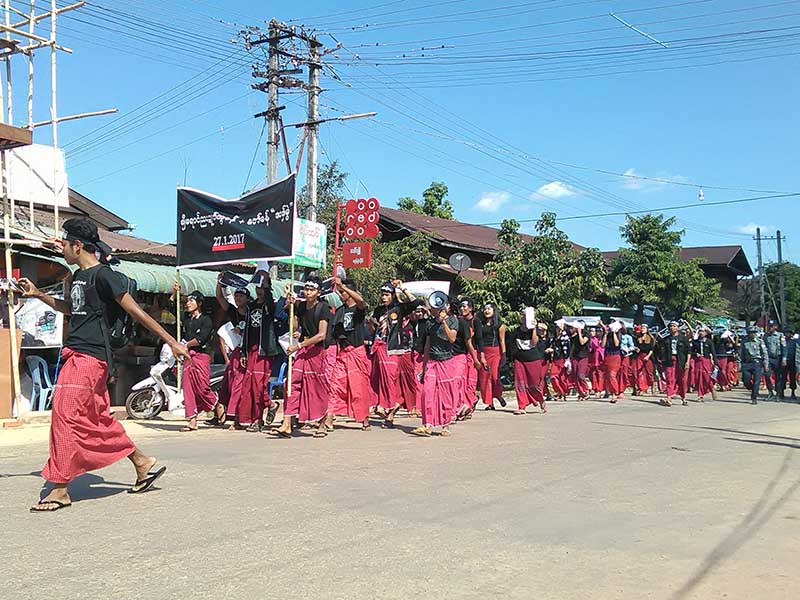 မြန္ပါတီမ်ားေပါင္းစည္းေရး စီတန္းလမ္းေလွ်ာက္ ဆႏၵျပ