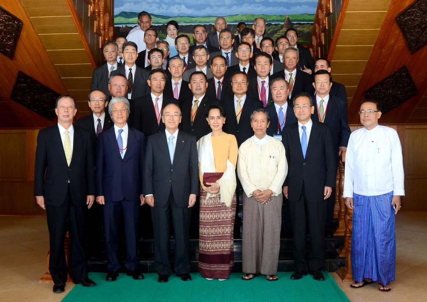 ေဒၚေအာင္ဆန္းစုၾကည္ႏွင့္ ဂ်ပန္စီးပြားေရးလုပ္ငန္းရွင္မ်ား ေတြ႔ဆံုေဆြးေႏြး