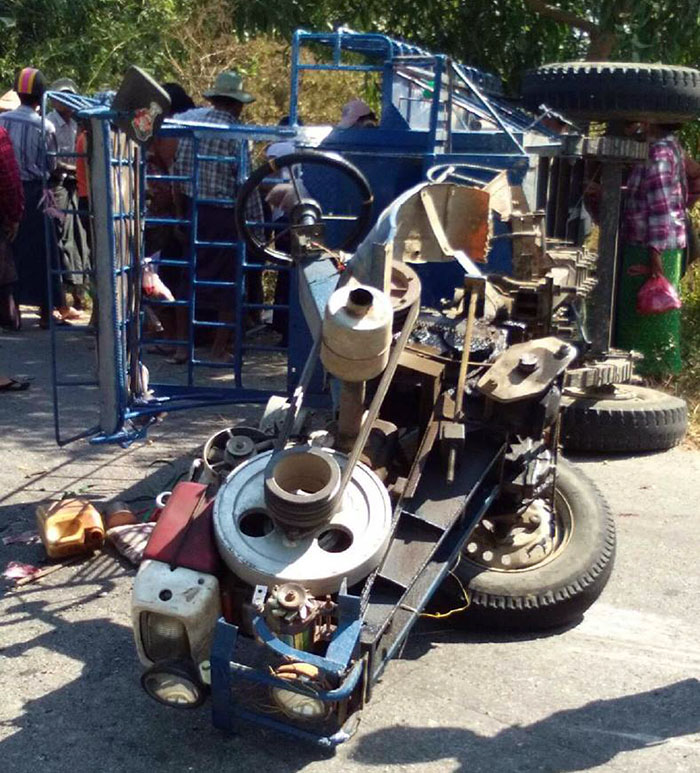 ဓႏုျဖဴတြင္ ေထာ္လာဂ်ီယာဥ္တိမ္းေမွာက္၊ လူ ၁၈ ဦး ဒဏ္ရာရ