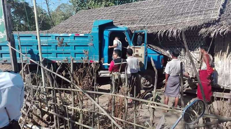 စတုတၳတန္​း​ေက်ာင္းသား ၁ ဦးကုိ ေက်ာက္သယ္ကား ၀င္တုိက္၊ ယာဥ္ေမာင္း ထြက္ေျပး