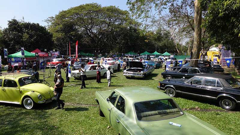 ႏွစ္ေပါင္း ၁၀၀ သက္တမ္းရွိ ေရွးေဟာင္းကားမ်ားျပပြဲ (ဓာတ္ပုံ)