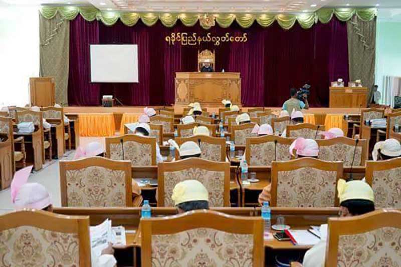ေက်းလက္ေဒသဖြံ႔ၿဖိဳးေရးအတြက္ ရခိုင္ျပည္နယ္အတြင္း ၿမိဳ႕နယ္တခုစီကို က်ပ္သိန္း ၅၀ စီေပးအပ္