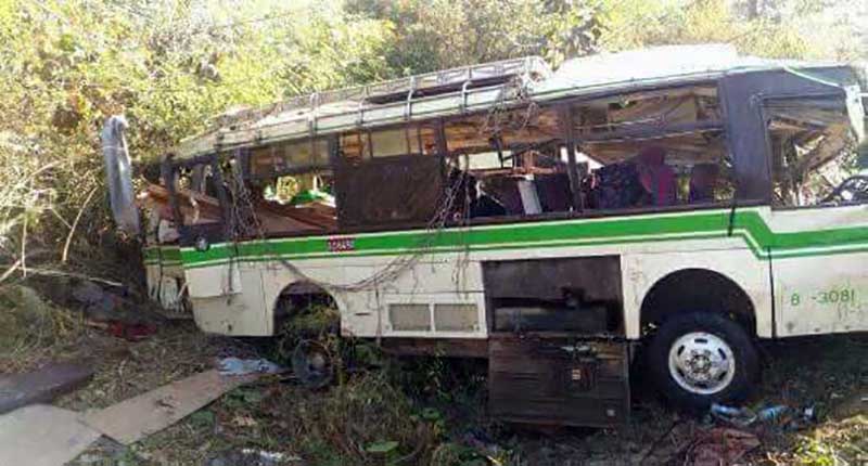ေကာလင္းတြင္ တရားမ၀င္သစ္ကားတစီး တိမ္းေမွာက္၊ ၁ ဦးေသ