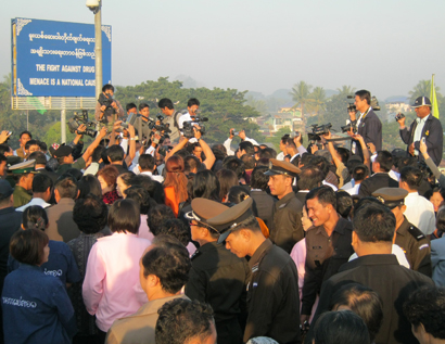 ျမ၀တီတံတား ကုန္ပစၥည္းမ်ား ျဖတ္သန္းခြင့္ မရေသး