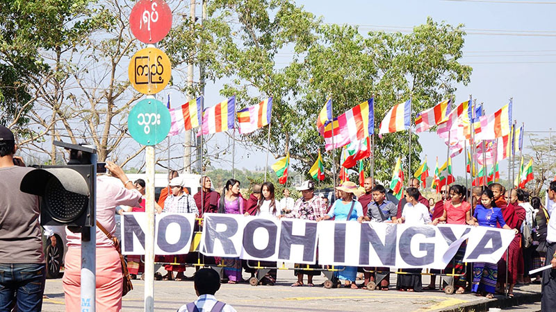 မေလးရွားသေဘၤာဆိုက္ကပ္ခ်ိန္ သီလဝါဆိပ္ကမ္းတြင္ ႐ိုဟင္ဂ်ာမရွိေၾကာင္း ဆႏၵထုတ္ေဖာ္ (ဓာတ္ပုံ)