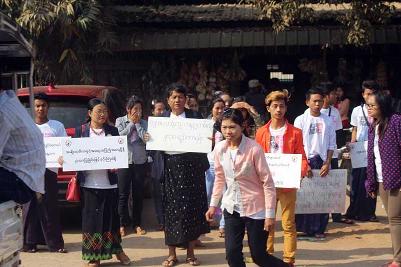 မံုရြာၿမိဳ႕က က်ား၊မ တန္းတူေရး အမ်ိဳးသမီးအခြင့္အေရး လႈပ္ရွားမႈ (သတင္းဓာတ္ပုံ)