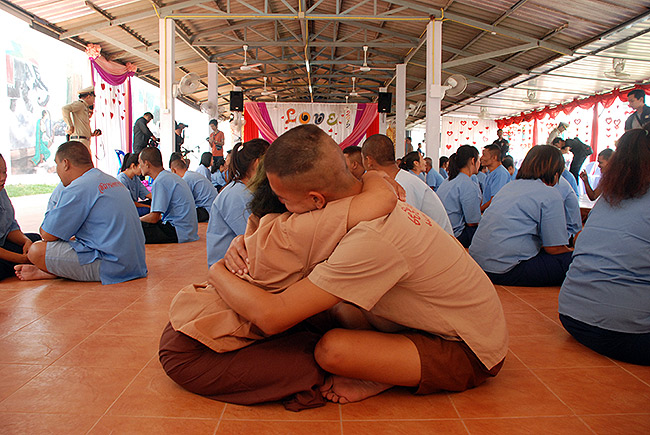 ထိုင္းအက်ဥ္းေထာင္တြင္း ခ်စ္သူမ်ားေန႔အခမ္းအနား က်င္းပ
