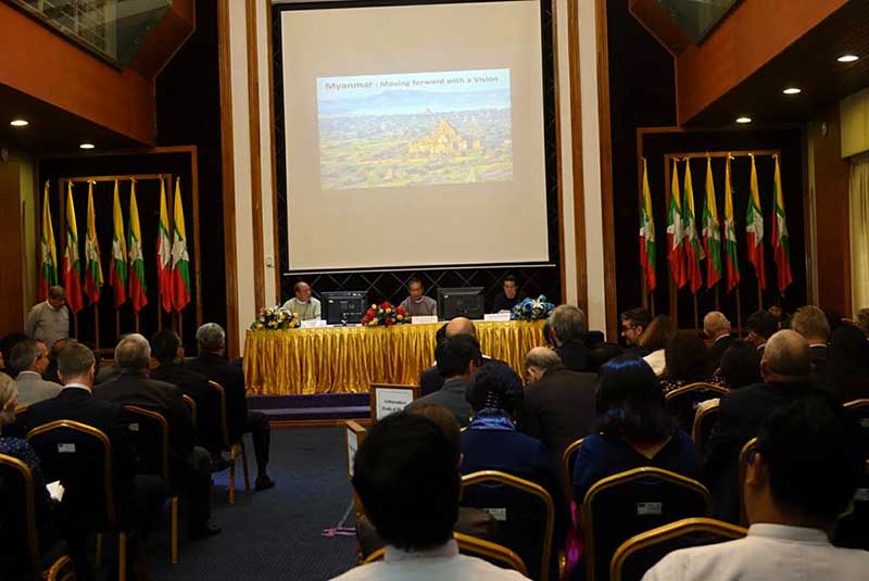 အမ်ဳိးသားလံုၿခံဳေရးအႀကံေပးပုဂၢိဳလ္ႏွင့္ ႏိုင္ငံတကာသံတမန္မ်ား ေတြ႔ဆံု (ဓာတ္ပံု)