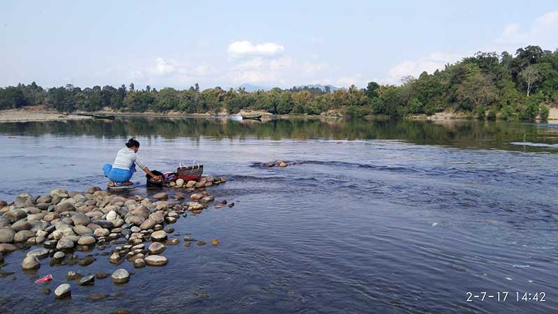 ျမစ္ဆုံစီမံကိန္းကို စိုးရိမ္ထိတ္လန္႔ေနၾကရသည့္ မလိချမစ္ကမ္းနားကဘ၀မ်ား (ဓာတ္ပံု)