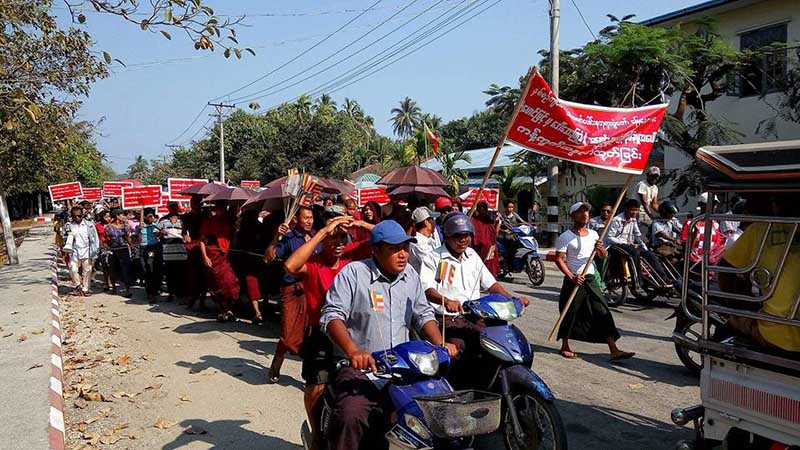 ေက်ာက္ျဖဴတြင္ သာသနာ့ေျမ ေရာင္း၀ယ္သည္ဟုဆိုကာ ဆႏၵေဖာ္ထုတ္