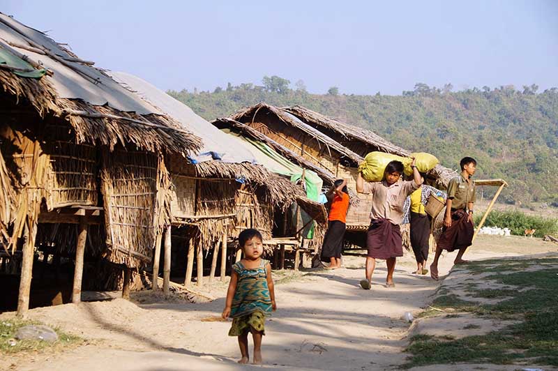 ဘူးသီးေတာင္ၿမိဳ႕ ေနရပ္စြန္႔ခြာ စစ္ေဘးေရွာင္သူမ်ား ဆက္လက္ရပ္တည္ရန္ ခက္ခဲေန