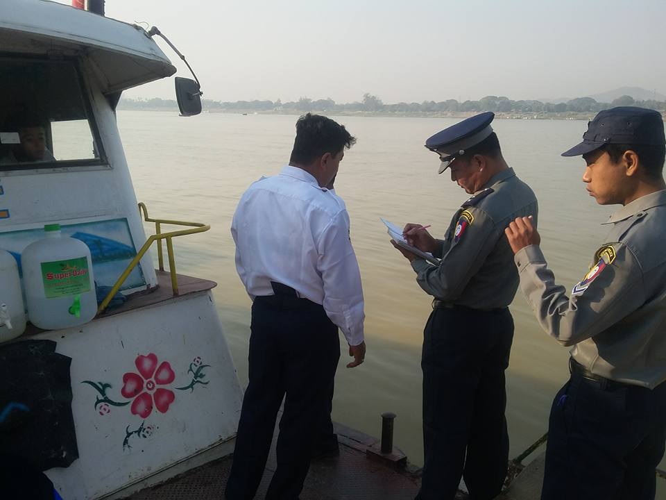 စည္းကမ္းမဲ့ ခ်င္းတြင္းျမစ္ေၾကာင္းသြား ေရယာဥ္မ်ားအား ရဲတပ္ဖြဲ႔ စစ္ေဆး