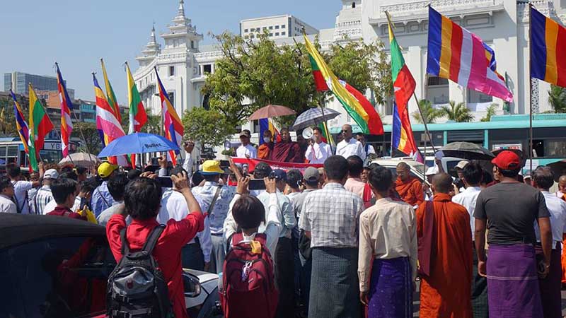 လိပ္ကၽြန္းအမႈ ေသဒဏ္ခ်မွတ္ခံ ျမန္မာႏွစ္ဦး အျမန္ဆုံးျပန္လႊတ္ေပးရန္ ဆႏၵျပ (ဓာတ္ပုံ)