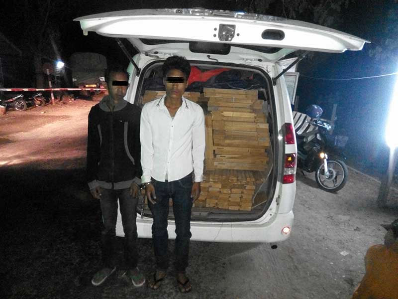 အင္းေတာ္တြင္ တရားမ၀င္သစ္မ်ား တင္လာသည့္ ကားႏွင့္ဆိုင္ကယ္မ်ား ဖမ္းမိ