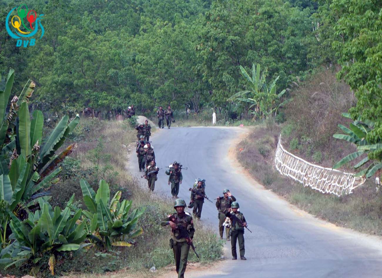 တိုက္ပြဲမ်ားဆက္ျဖစ္ေနသည့္ ေလာက္ကိုင္တြင္  ေက်ာင္းသားမ်ား တကၠသုိလ္၀င္တန္းစာေမးပြဲေျဖဆို