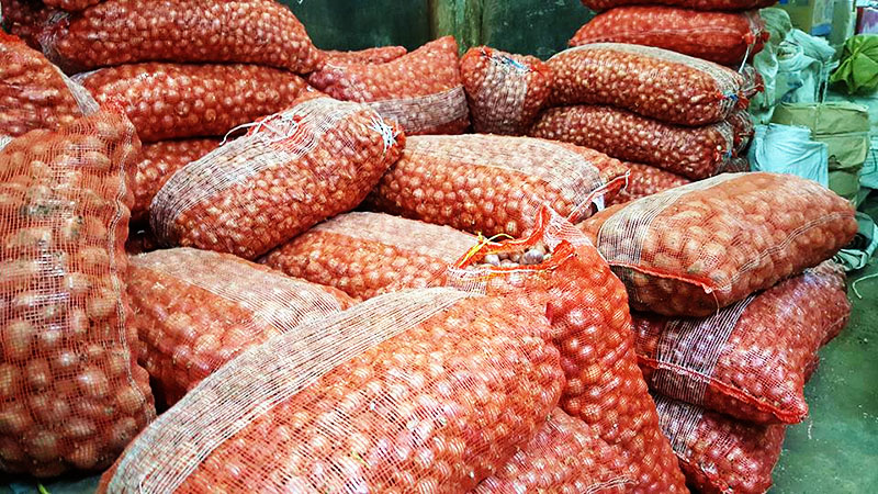 ၾကက္သြန္ေစ်းႏႈန္းျမင့္တက္ေပမယ့္ ေတာင္သူမ်ားအတြက္ အက်ဳိးအျမတ္နည္းေန