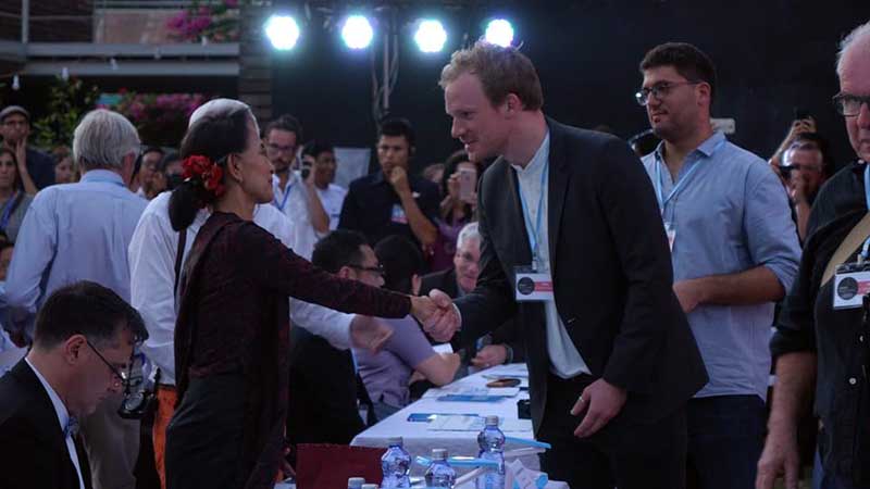 ျပင္သစ္ယဥ္ေက်းမႈဌာန ဓာတ္ပုံျပပြဲ ေဒၚေအာင္ဆန္းစုၾကည္ တက္ေရာက္