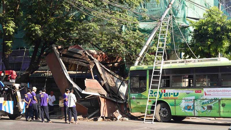 YBS အမွတ္ ​၇ လုိင္​း ယာဥ္​တုိက္​မႈျဖစ္​