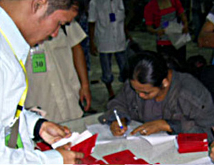 နိုင္ငံသား​စိစစ္​ေရး​ မလုပ္ပါက အလုပ္သမား​မ်ား​ ​ေနထိုင္ခြင့္​ကုန္ဆံုး​မည္ဟု ထိုင္း​ေၾကညာ