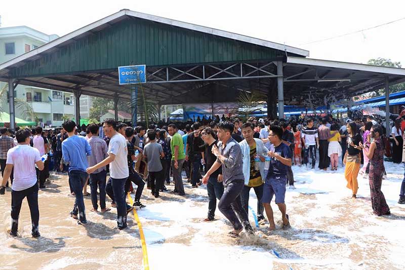 မႏၱ​ေလး ေဆးတကၠသိုလ္ သႀကၤန္​အႀကိဳပြဲေတာ္ျမင္ကြင္းမ်ား