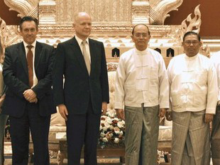 ျဗိတိန္နိုင္ငံျခား​ေရး​ဝန္ၾကီး​ သမၼတ ဦး​သိန္း​စိန္နွင့္​ ​ေတြ့​ဆံု