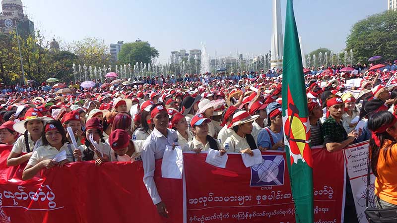 ႏွစ္စဥ္ သႀကၤန္ ၁၀ ရက္ပိတ္ေပးရန္ အလုပ္သမား ၃၀၀၀ ခန္႔ ေတာင္းဆုိ