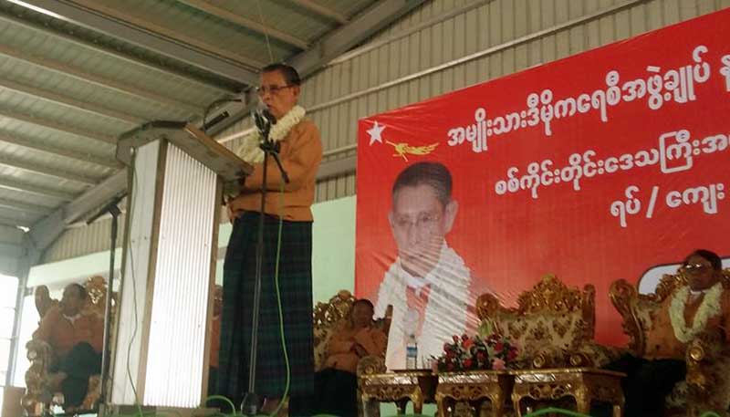 ေအာက္ေျခဝန္ထမ္းမ်ား အရင္ပံုစံအတိုင္း ေခါက္႐ိုးက်ဳိးေနဆဲဟု သူရဦးတင္ဦးေျပာ