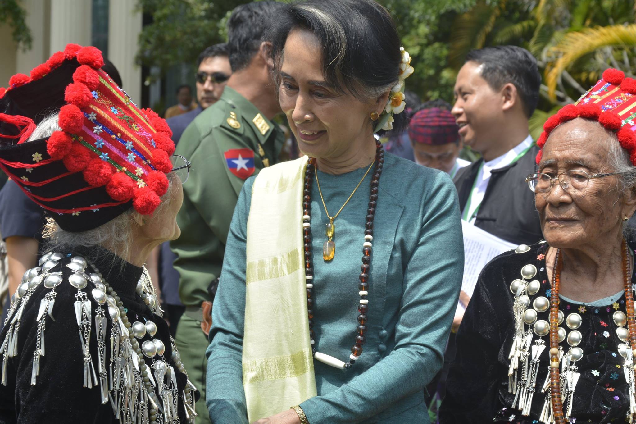 ေဒၚေအာင္ဆန္းစုၾကည္ႏွင့္ ကခ်င္အတိုင္ပင္ခံအဖြဲ႔၊ လူမႈေရးအဖြဲ႔မ်ား ေတြ႔ဆံု (ဓာတ္ပံု)