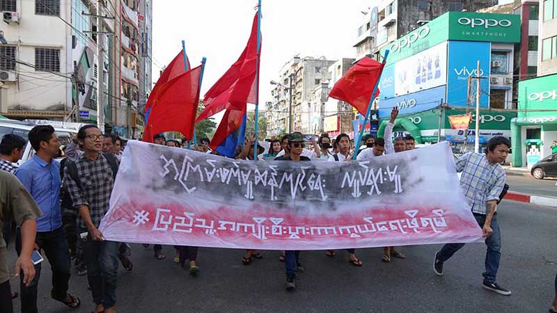 လက္ပံေတာင္းေတာင္ရြာသားမ်ားကို ရာဘာက်ည္ျဖင့္ ပစ္ခတ္မႈ ရန္ကုန္တြင္ ကန္႔ကြက္ဆႏၵျပ