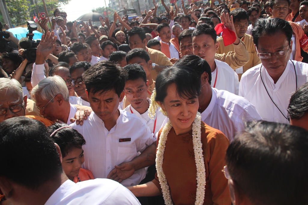 ​ေ႐ြး​ေကာက္ပြဲမွာ မဲ​ေပး​ၾကဖို့​ ​ေဒၚ​ေအာင္ဆန္း​စုၾကည္ တိုက္တြန္း​