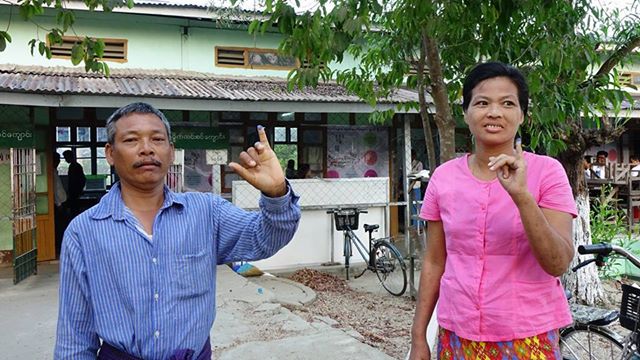 ဒဂုံအေရွ႕ပုိင္း ျပည္သူလႊတ္ေတာ္ေနရာအတြက္ ျပည္သူမ်ား မဲေပးမႈျမင္ကြင္း