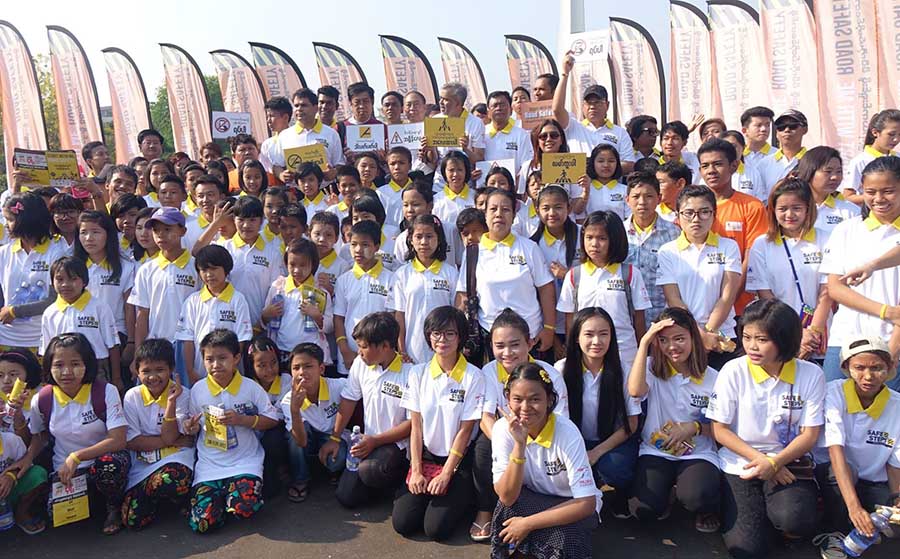 “လမ္းအႏၱရာယ္ကင္း႐ွင္းဖုိ႔ မိမိကုိယ္တုိင္စတင္စုိ႔” လူထုလႈပ္ရွားမႈ ရန္ကုန္တြင္စတင္ (ဓာတ္ပံု)