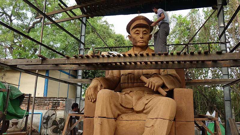 ဗိုလ္​ခ်ဳပ္​​ေအာင္​ဆန္​း ​ေၾကးသြန္​း႐ုပ္​တုႏွင့္ ရင္ျပင္ မႏၱလာတံခြန္​ပန္​းၿခံတြင္ ဖြင့္လွစ္မည္
