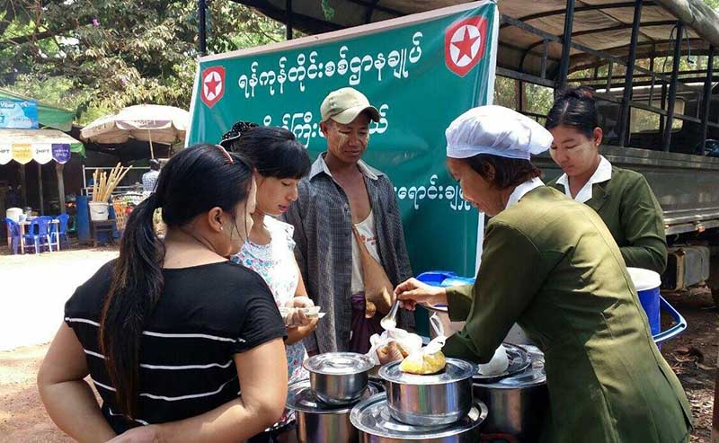 တပ္မေတာ္က တန္ဖိုးသင့္ထမင္းဟင္းဆိုင္မ်ားဖြင့္လွစ္ေရာင္းခ် - ဓာတ္ပံု
