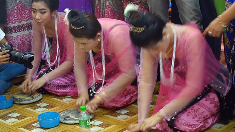 ရန္ကုန္ၿမိဳ႕တြင္ ရခိုင့္႐ိုးရာ နံ႔သာေသြးပြဲေတာ္ က်င္းပ