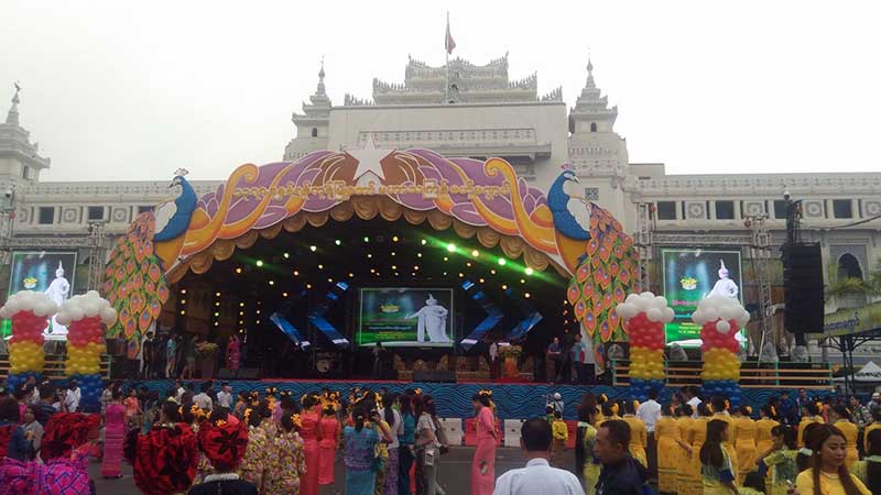 ရန္ကုန္ၿမိဳ႕​ေတာ္​ခန္​းမမ႑ပ္ ​မဖြင္​့ခင္​ျမင္ကြင္း (ဓာတ္ပုံ)