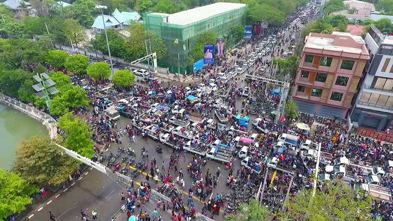 မႏၱေလးလမ္းေလွ်ာက္သႀကၤန္ လူဦးေရ သိန္းႏွင့္ခ်ီ ပါ၀င္ဆင္ႏႊဲ (ဓာတ္ပံု)
