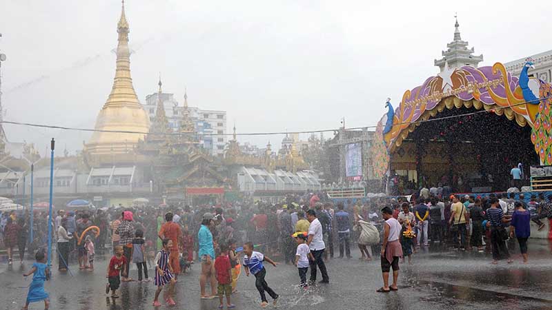 ရန္ကုန္ၿမိဳ႕ေတာ္ မဟာသႀကၤန္မ႑ပ္ (ဓာတ္ပံု)