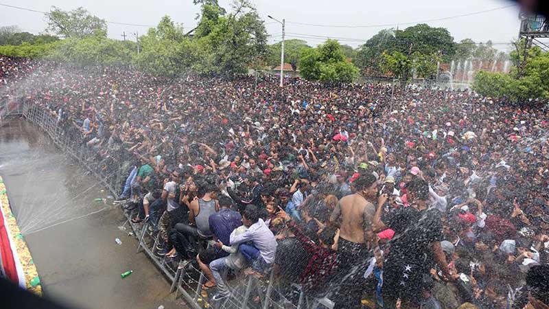 သႀကၤန္အက်တ္ေန႔ မႏၱေလး လမ္းေလွ်ာက္သႀကၤန္ (ဓာတ္ပံု)