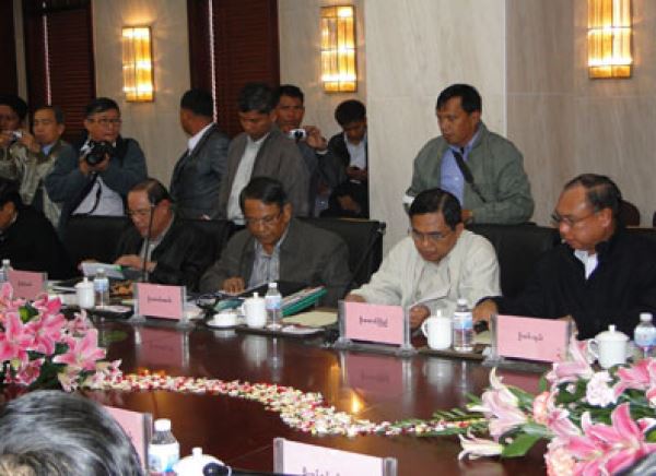 အစိုး​ရနွင့္​ ​ေကအိုင္အို ျငိမ္း​ခ်မ္း​ေရး​ေဆြး​ေနြး​
