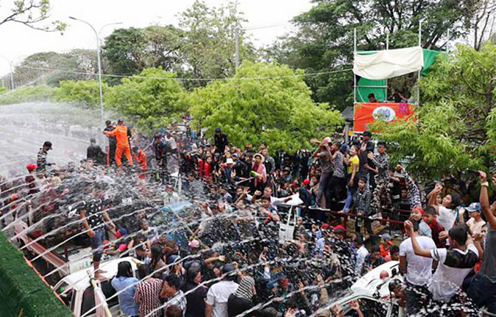 "ေအးခ်မ္း ၿငိမ္းခ်မ္းမႈနဲ႔ၿပီးခဲ့ေသာ မႏၱေလးသႀကၤန္"