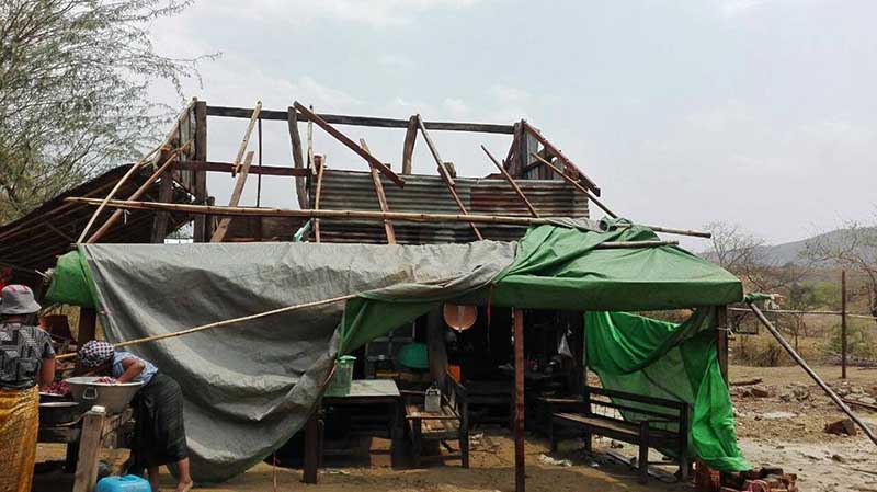အထက္မင္းလွၿမဳိ႕နယ္တြင္ ေလျပငး္တုိက္ လူေနအိမ္တခ်ဳိ႕ထိခိုက္ပ်က္စီး - သတင္းဓာတ္ပံု