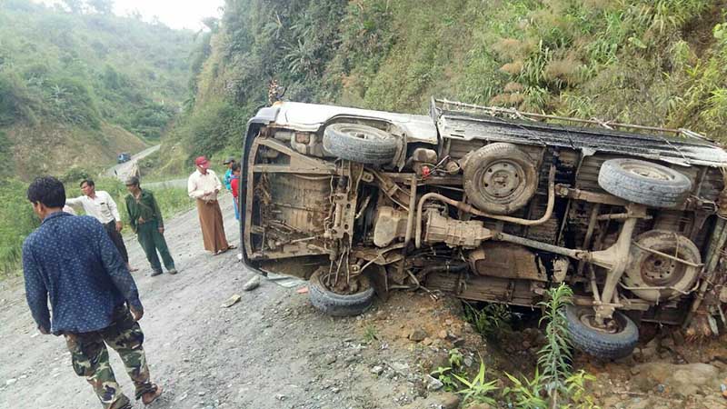 မိုးညႇင္းၿမိ့ဳနယ္တြင္ ယာဥ္တစီး တိမ္းေမွာက္၊ ၈ ဦး ဒဏ္ရာရ
